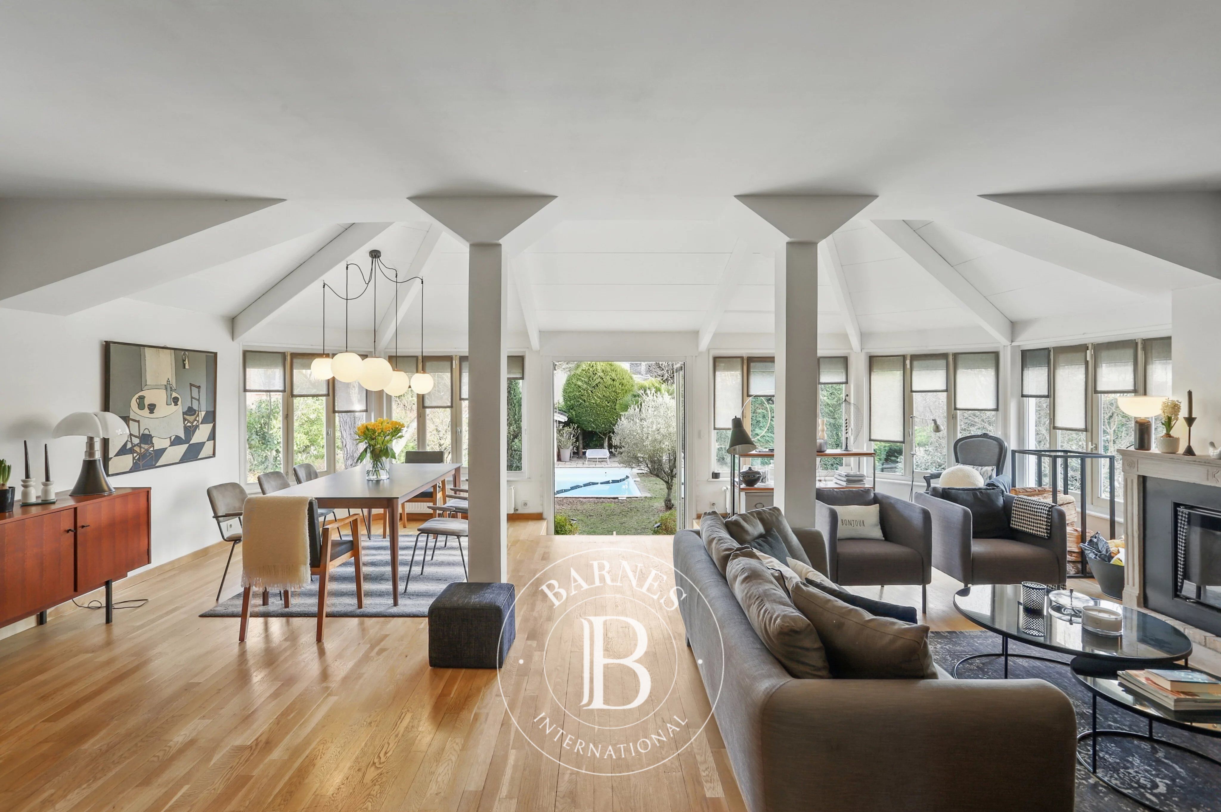 LYON 5è - Limite Ste FOY-LÈS-LYON - Maison d'environ 180m² - 4 à 5 chambres - Piscine - Garage - Terrain de 713m² - picture 3