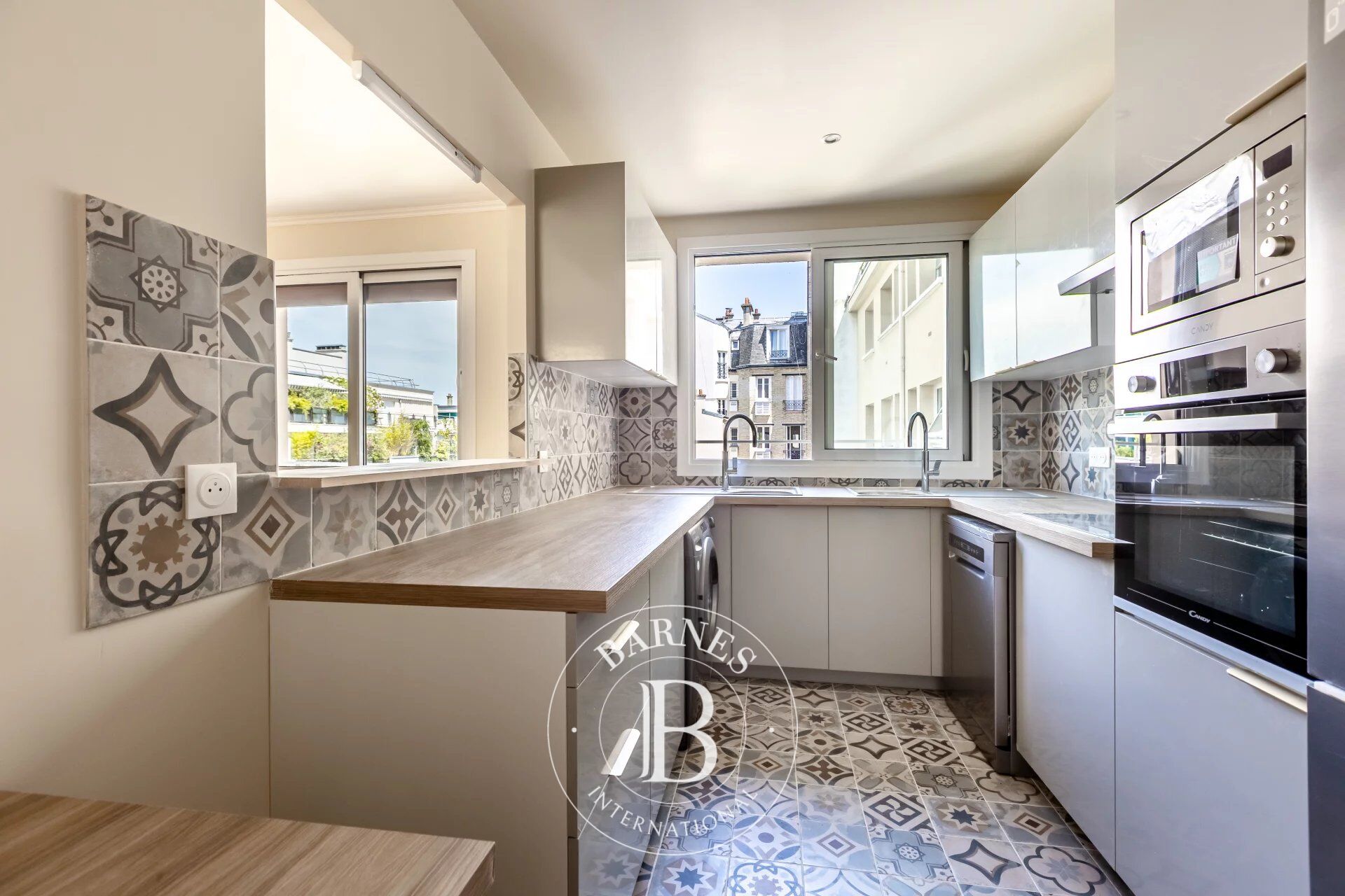 Neuilly-Sainte Foy - Renovated 2-bed apartment  Bright and quiet Close to the shops and public transport services - picture 3