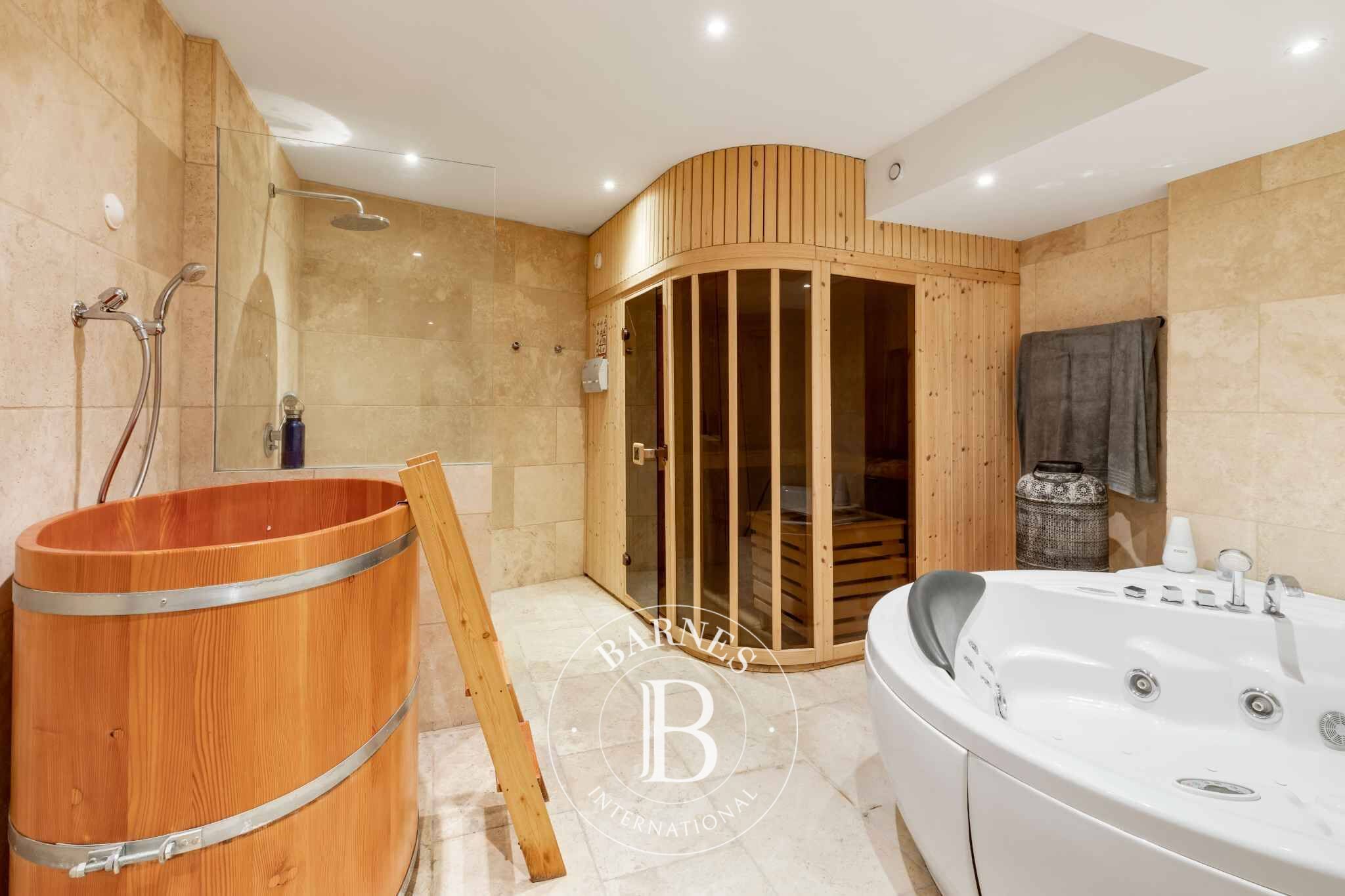 Villa Montreux - picture 13