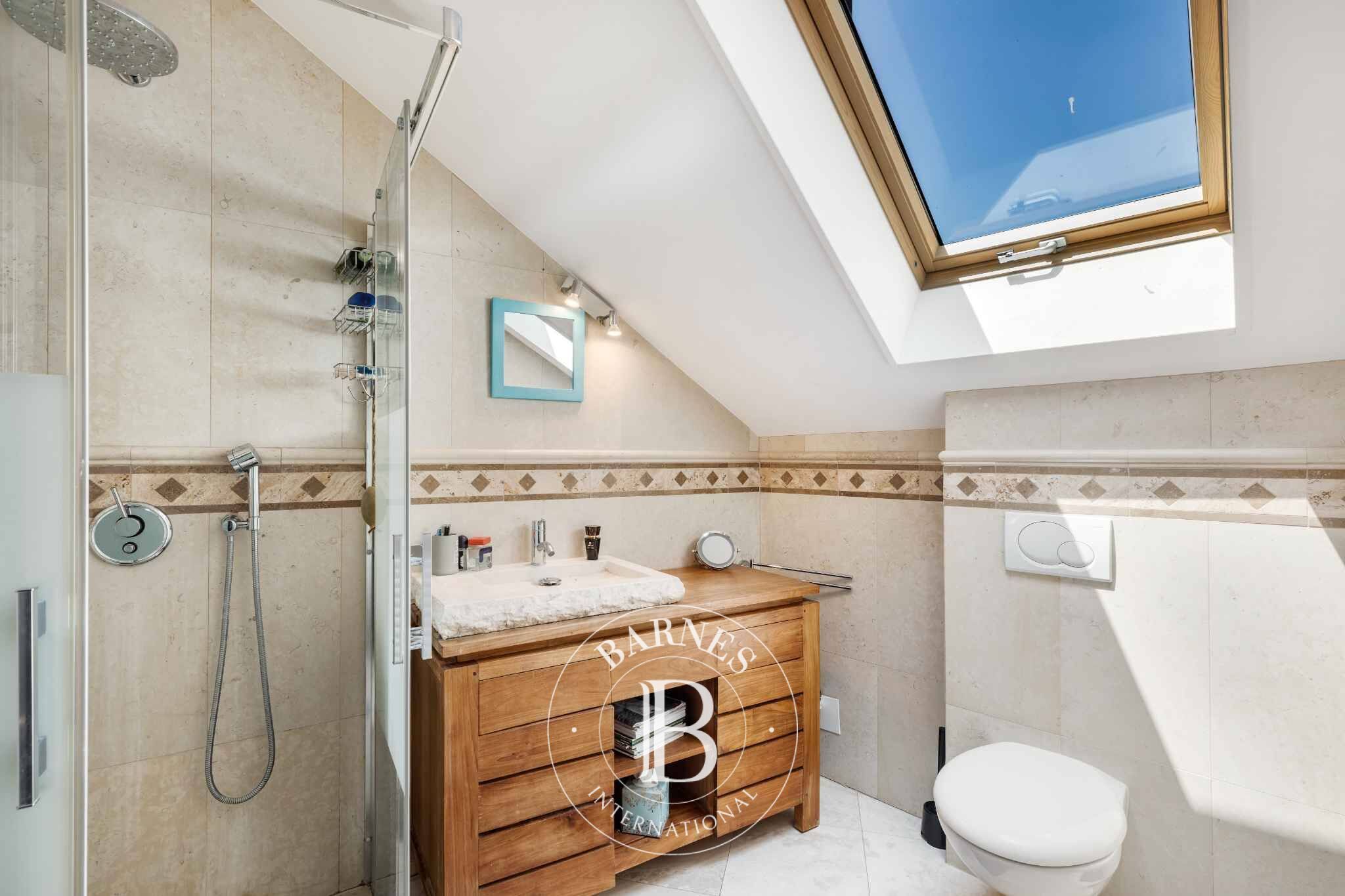 Villa Montreux - picture 8