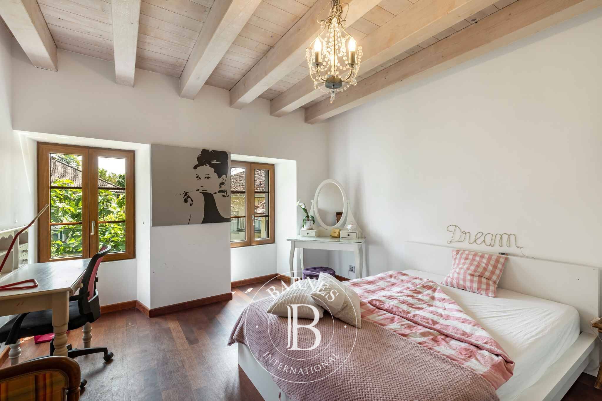 Villa Montreux - picture 9