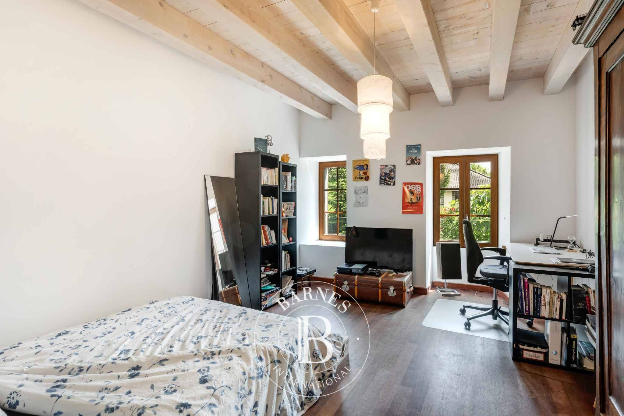 Villa Montreux - picture 10