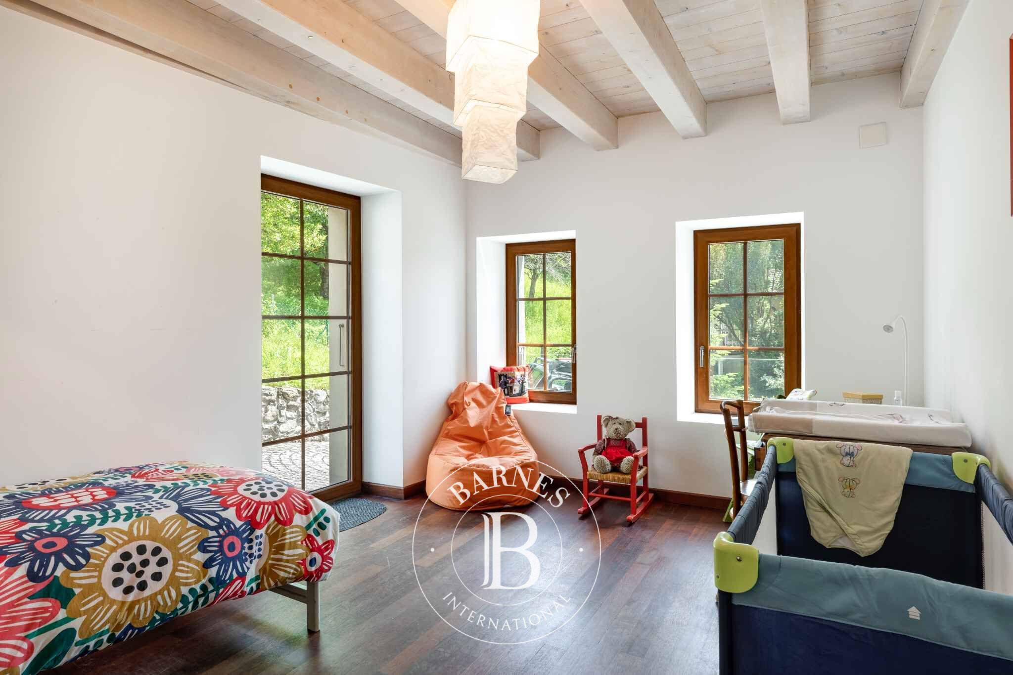 Villa Montreux - picture 11