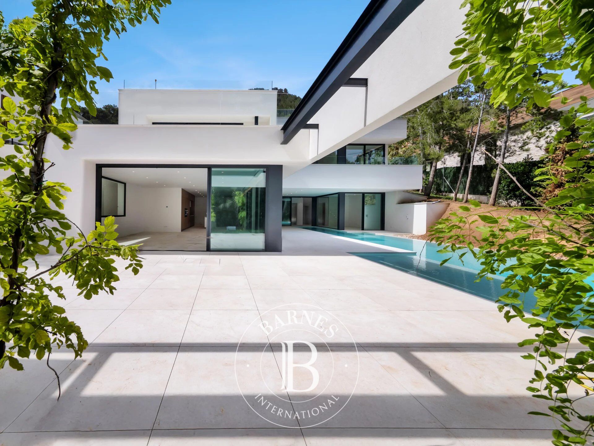 Luxury Family Villa with Pool and Sun Terraces in Son Vida - picture 1