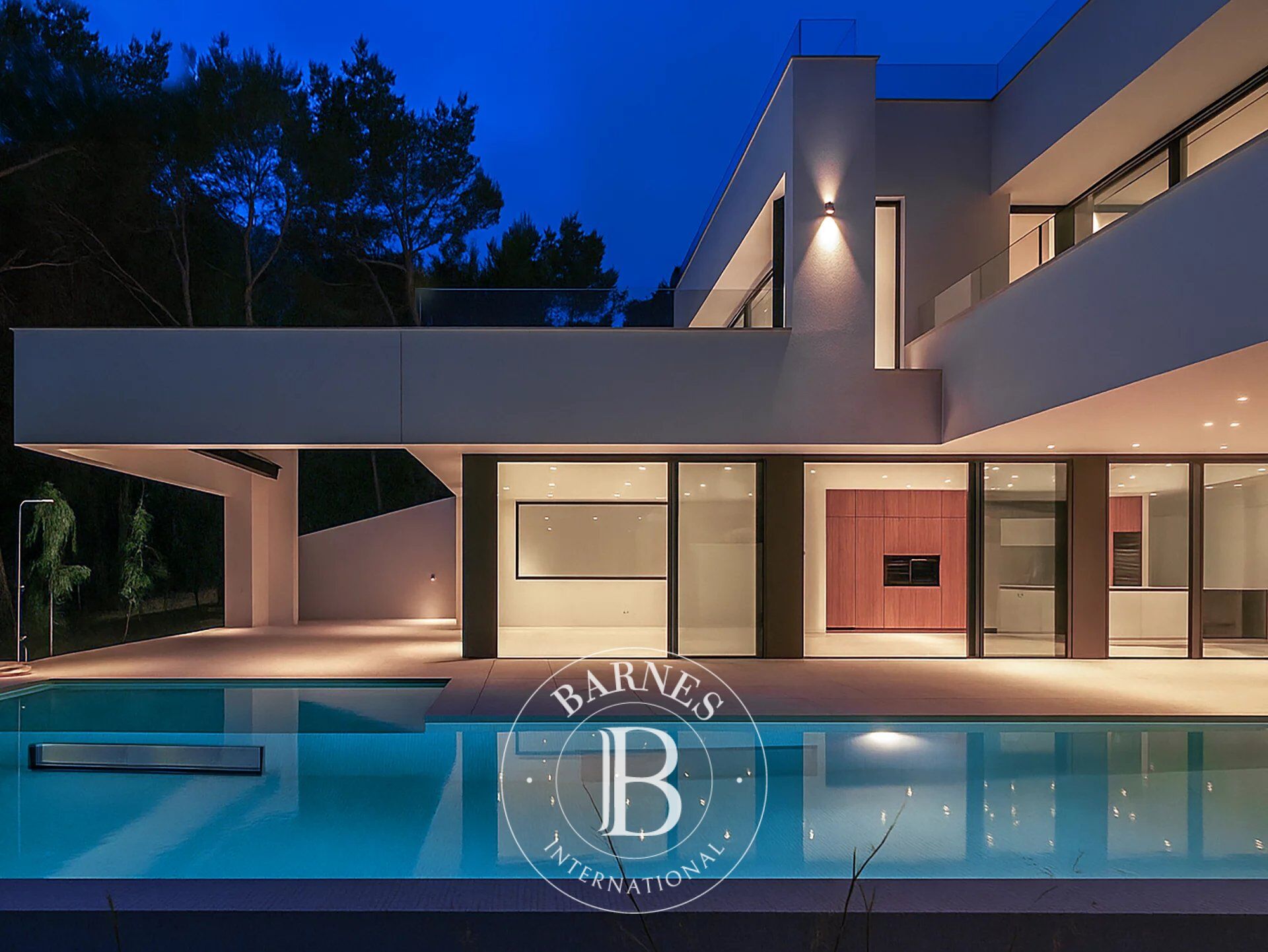 Luxury Family Villa with Pool and Sun Terraces in Son Vida - picture 2