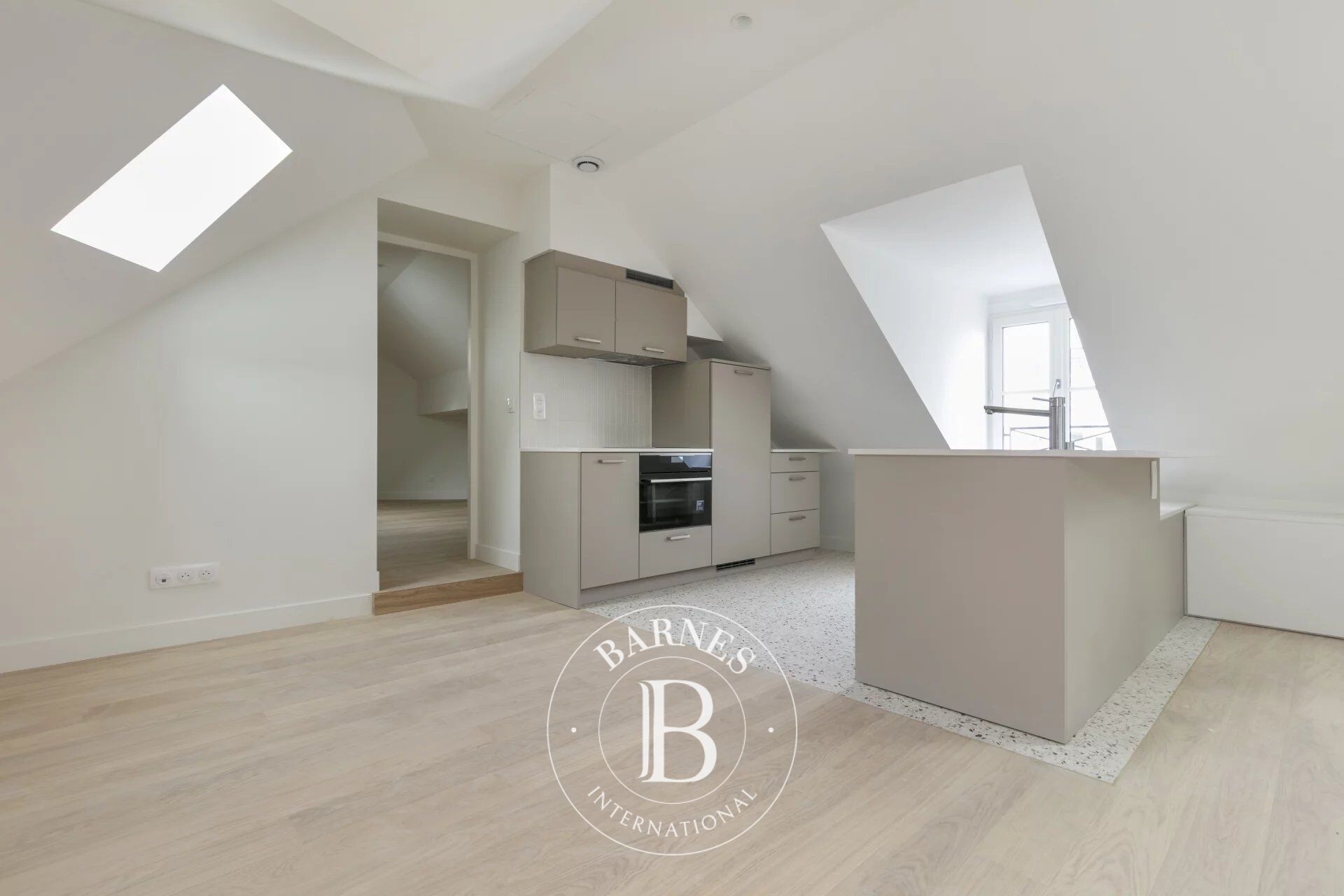 SAINT-GERMAIN-EN-LAYE CENTRE - DEUX PIECES - 1 CHAMBRE - NENOVE - picture 1