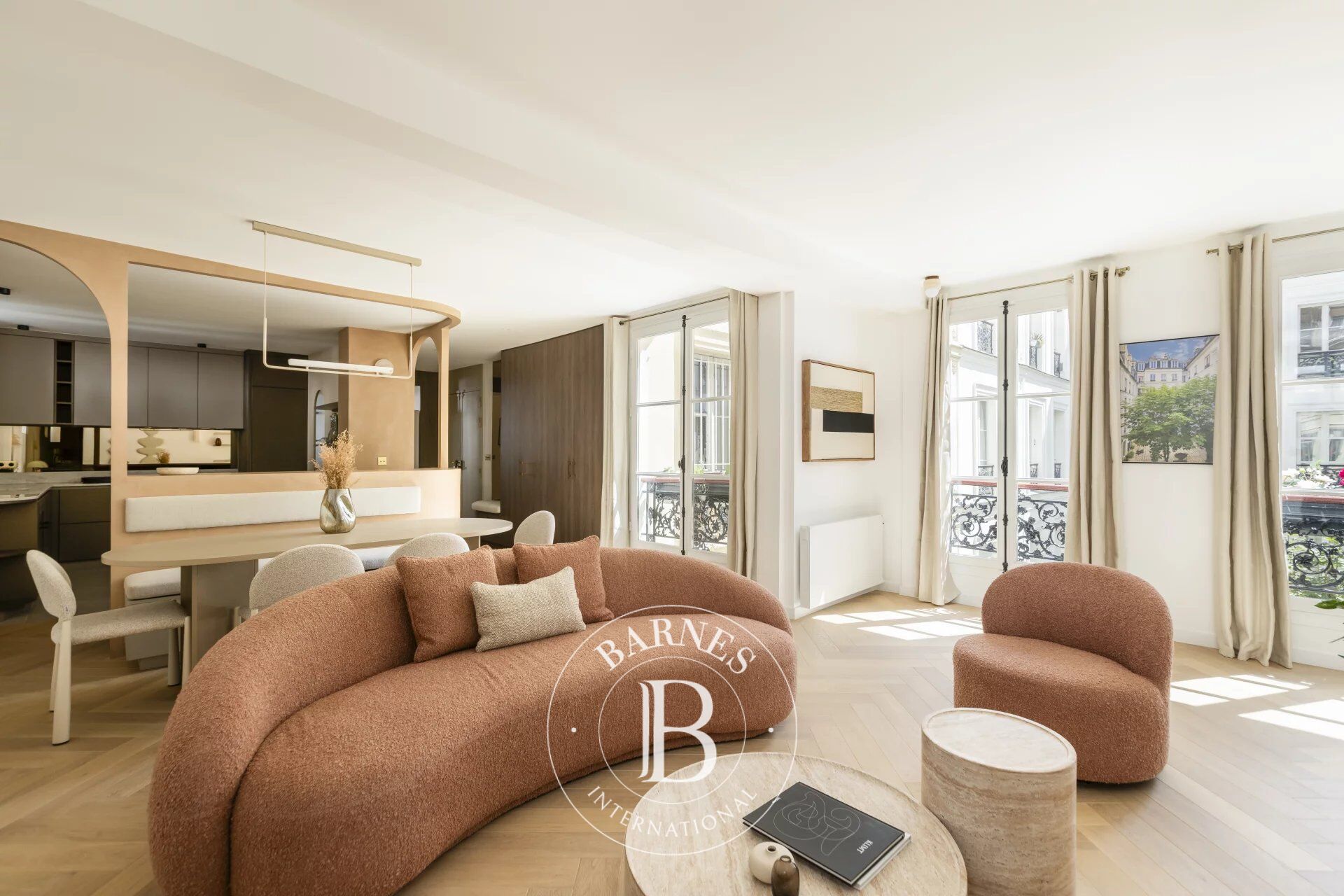 Paris 7 - Carré des Antiquaires - appartement traversant rénové - 100m2 - 2 chambres- calme - climatisation - picture 1