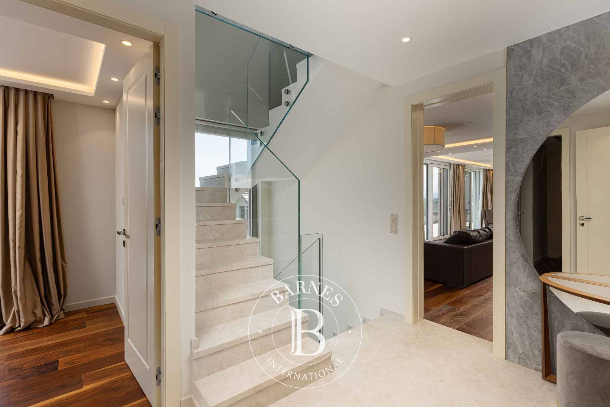 Villa Genolier - picture 2