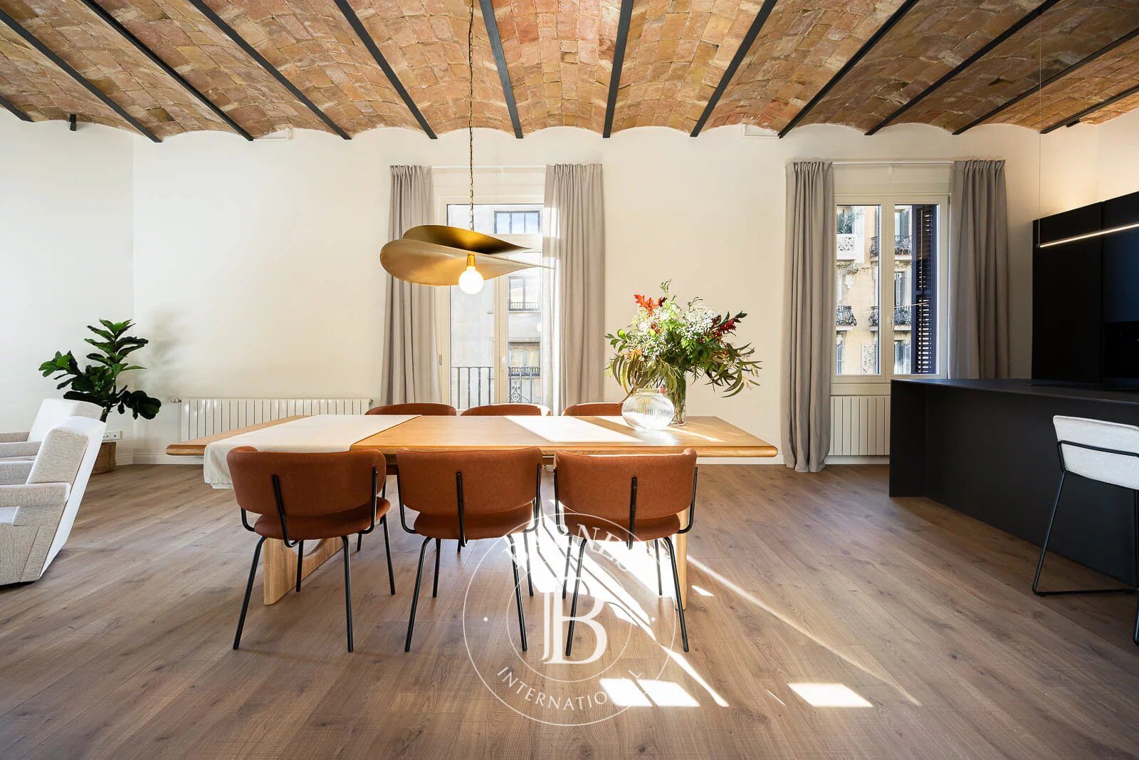 Exclusivity, Elegance, and Style in la Dreta de l'Eixample - picture 3