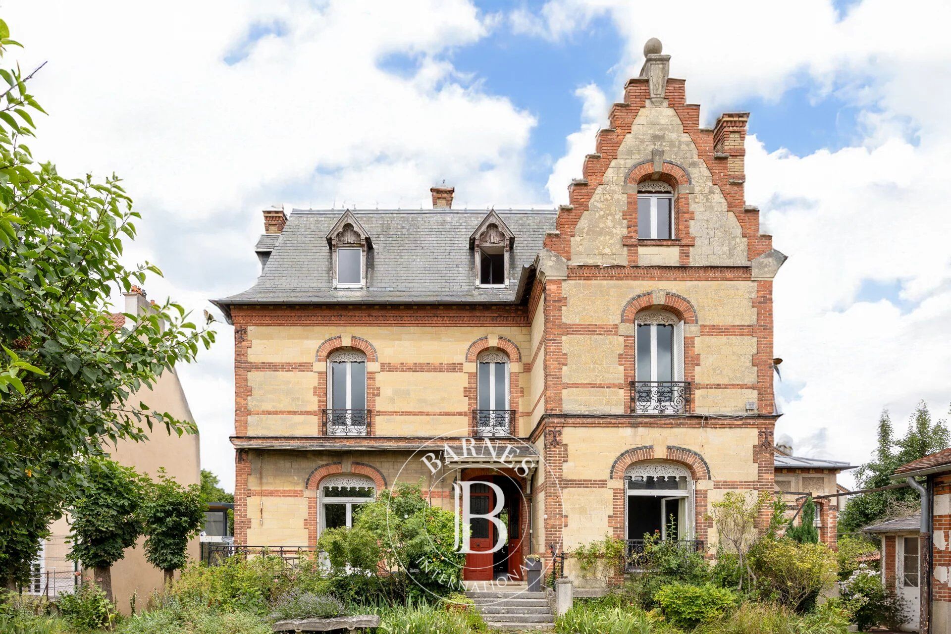 Casa Meudon - picture 1