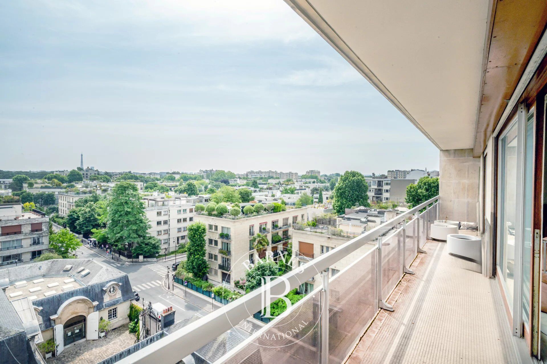 Exclusive listing - Neuilly - Longchamp-Saint James - Top floor - Single-level terraces - 2/3 bedrooms - picture 2