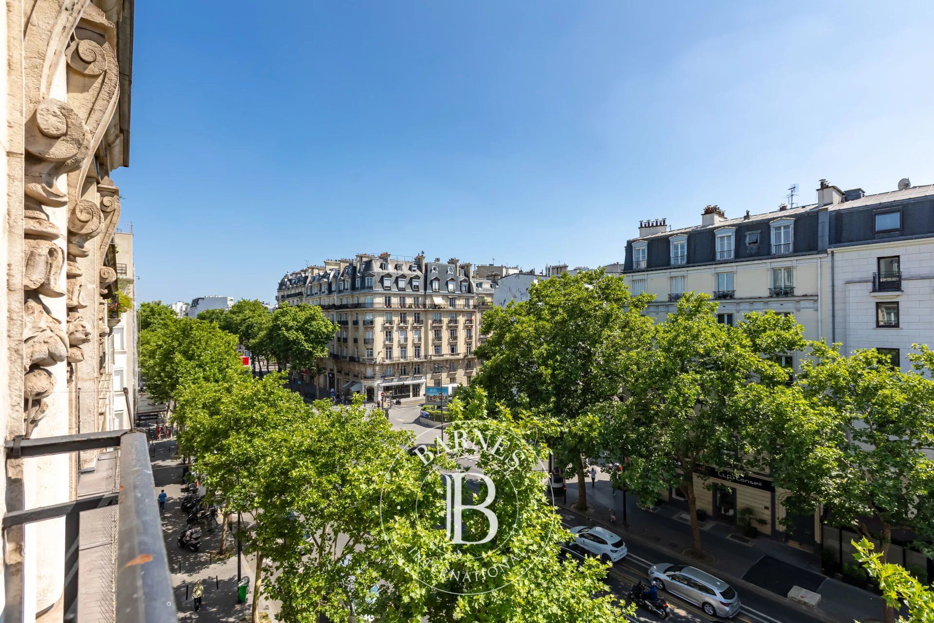 Quartier Ternes - Etage élevé - Très lumineux - Vue dégagée - Deux chambres - picture 2