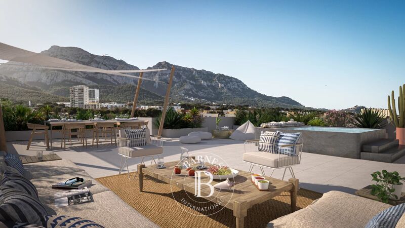 VENTE-APPARTEMENT-TOIT TERRASSE-PISCINE-VUE IMPRENABLE COLLINES ET MER-TROIS CHAMBRES- VIELLE CHAPELLE- MAREILLE 8EME