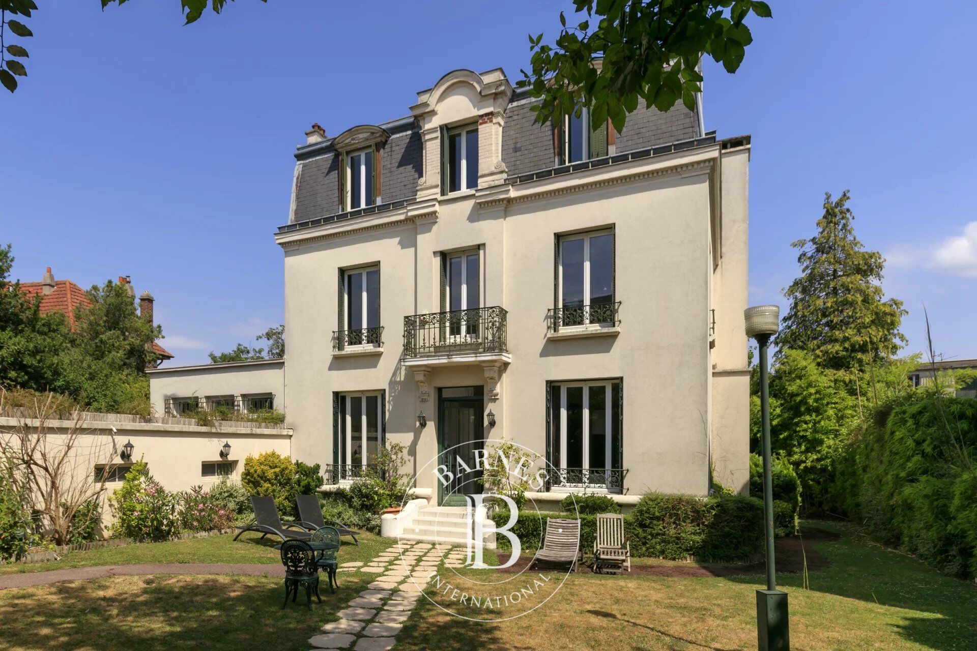 Palacete Suresnes - picture 2