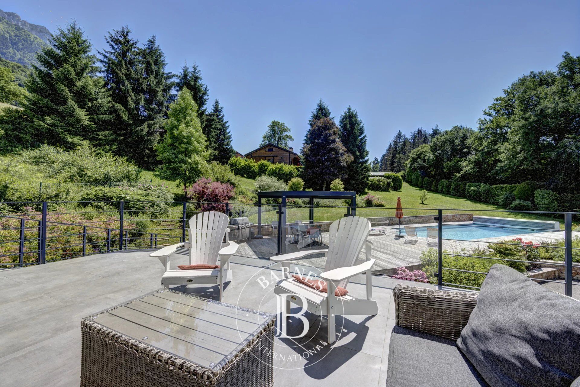 BARNES ANNECY - VILLA  AVEC PISCINE  SANS VIS À VIS - PARCELLE DE TERRAIN DETACHABLE - picture 1