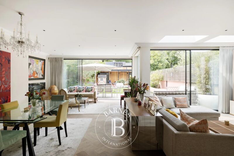 For Rent Townhouse | London - picture 1