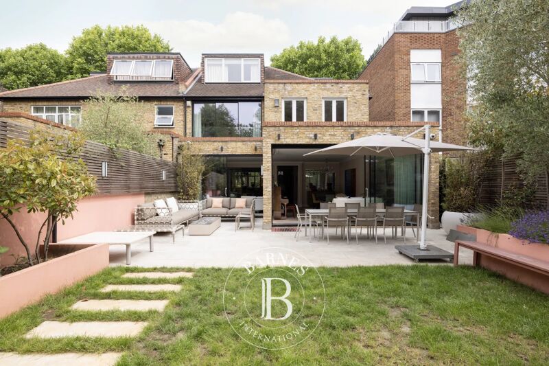 For Rent Townhouse | London - picture 2