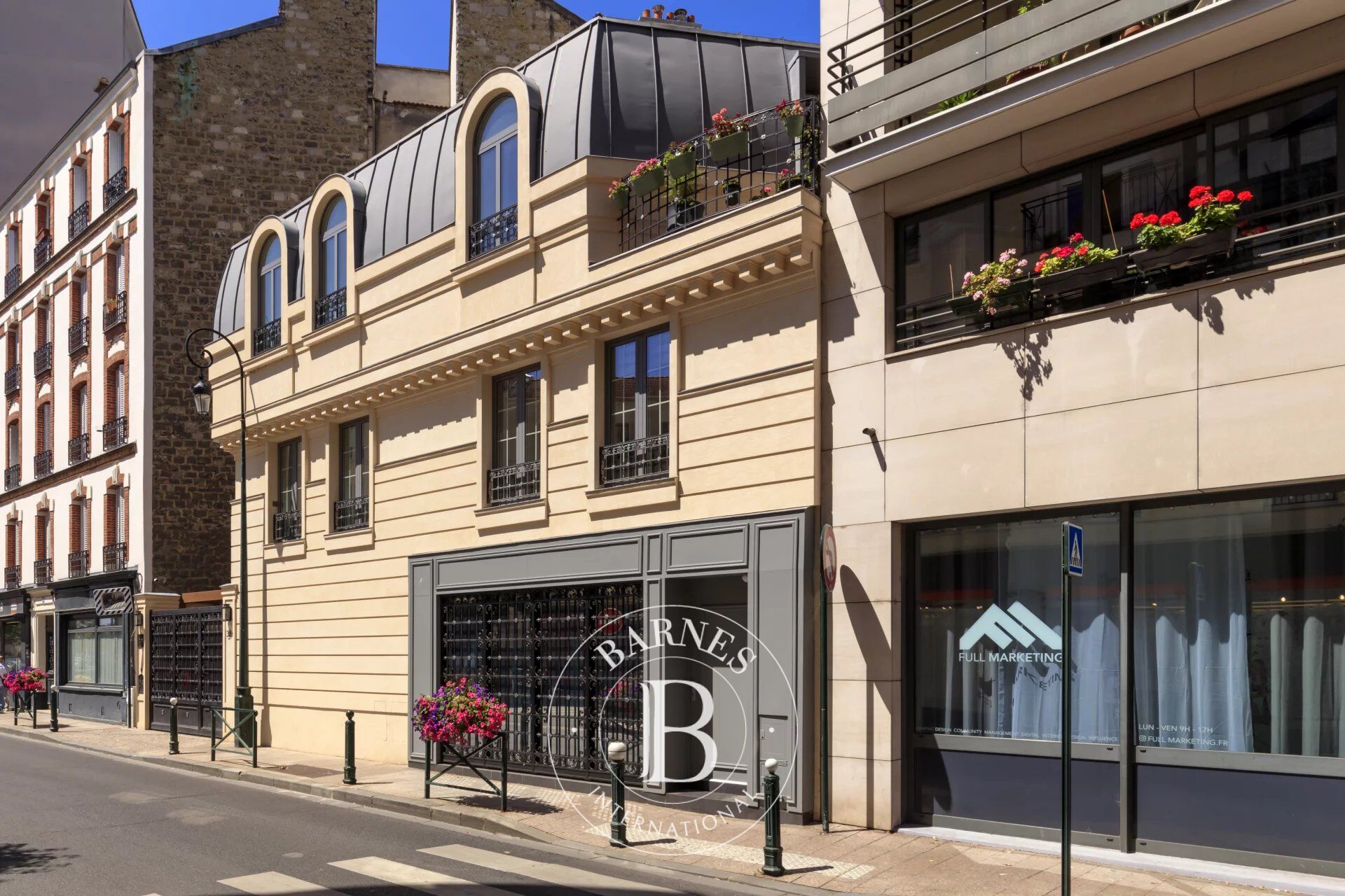 CHARMING 400M² (4,306 SQ FT) town house - 10 BEDROOMS - CLOSE TO LA DÉFENSE - picture 3