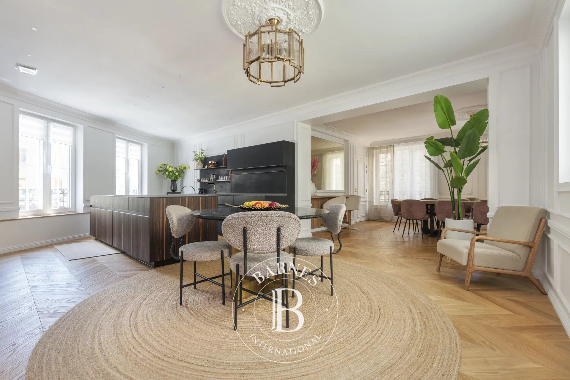 CHARMING 400M² (4,306 SQ FT) town house - 10 BEDROOMS - CLOSE TO LA DÉFENSE - picture 1