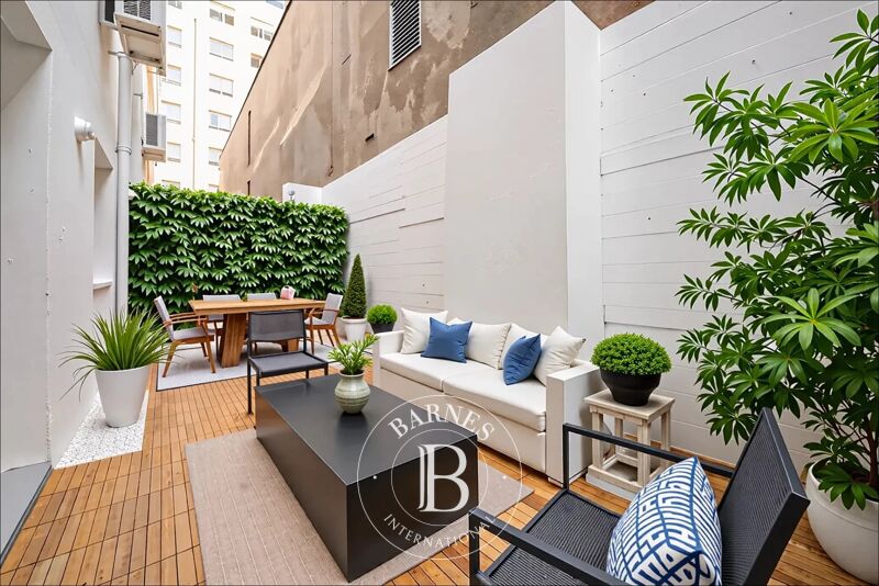 Gartenwohnung mit Privaten Innenhöfen Nur Wenige Minuten vom Retiro-Park Entfernt