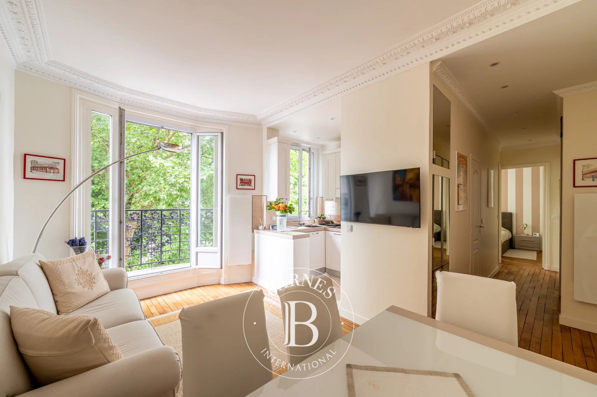 Neuilly-Pont de Neuilly - 1 to 2-bed apartment - Near the shops and public transport services - Highly optimised floor plan - picture 1