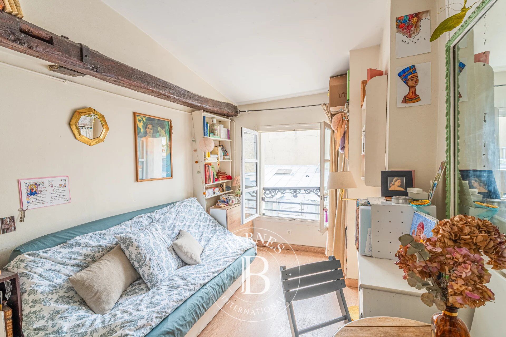 PARIS 9 ème - STUDIO - ETAGE ELEVE - ASCENSEUR - VUE DEGAGEE  - CLAIR - CALME - picture 1