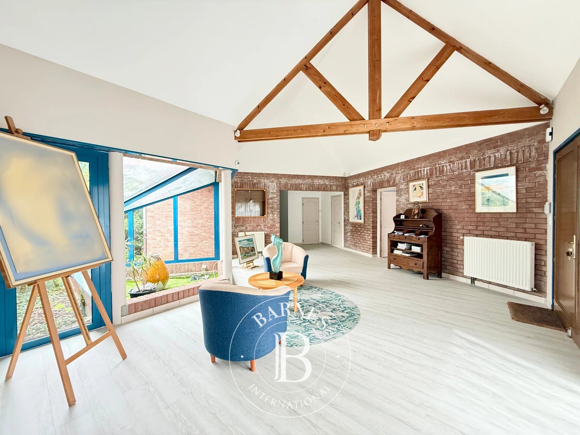 Single-storey architect-designed house in a privileged setting - picture 1