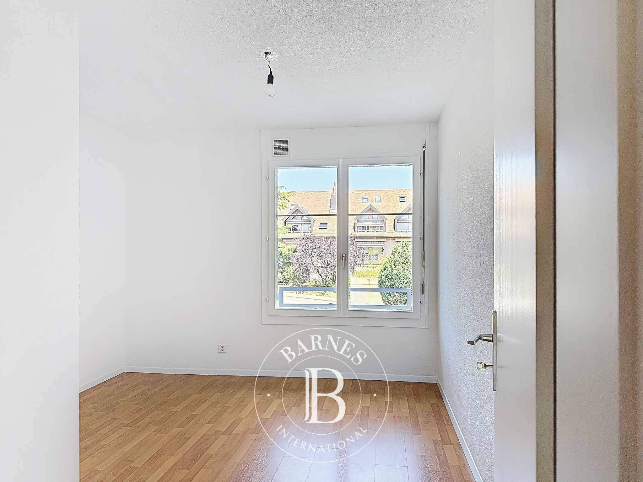 Daire Gland - picture 6