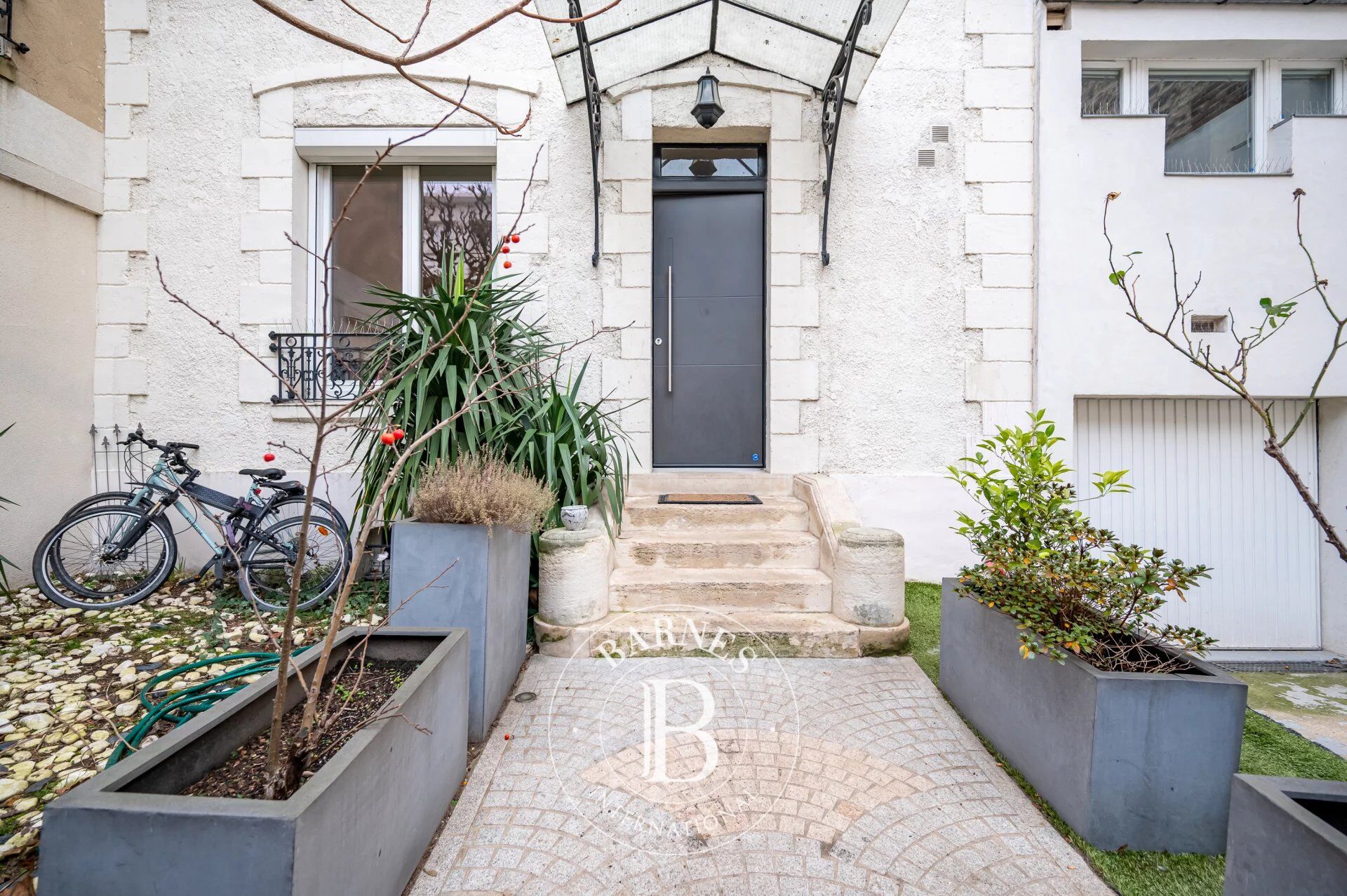 LA GARENNE COLOMBES FAMILY HOUSE WITH GARDEN - picture 3