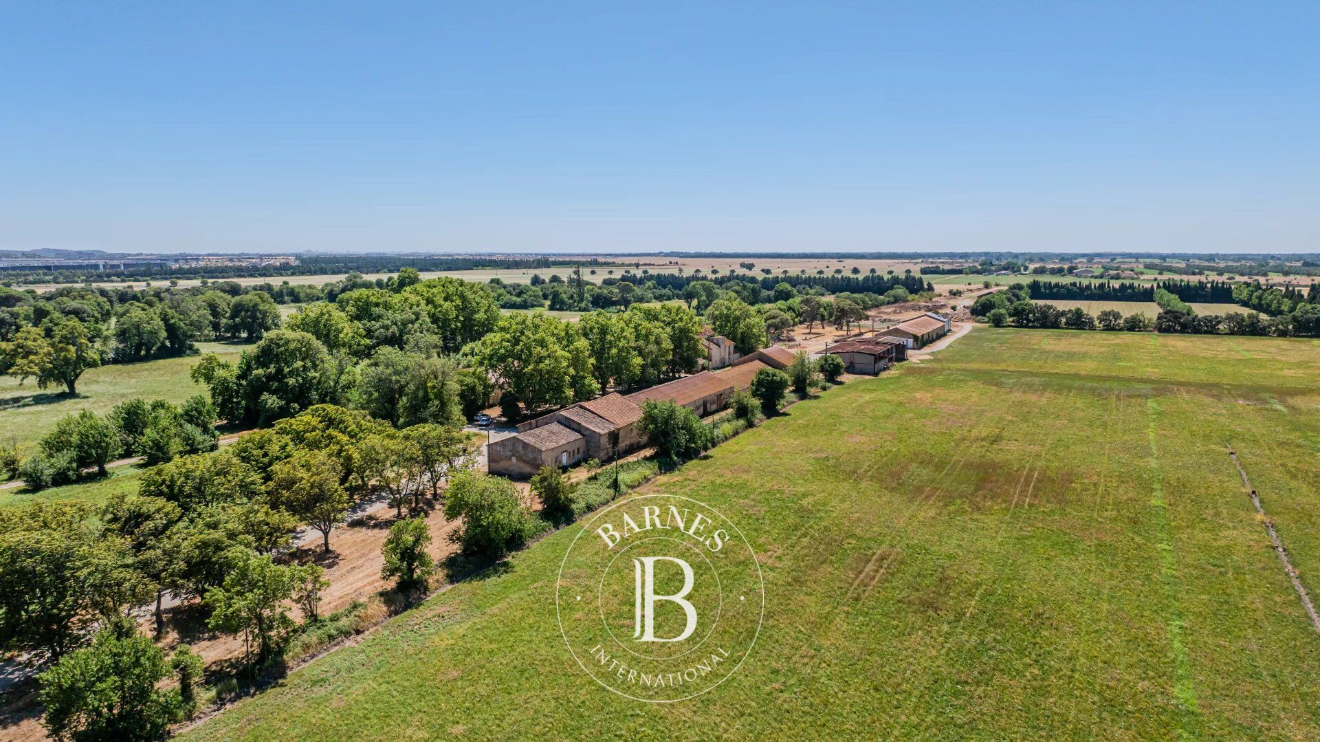 SALON-DE-PROVENCE – AGRICULTURAL ESTATE – 158 HECTARES – AOP CRAU HAY (PDO) - picture 1