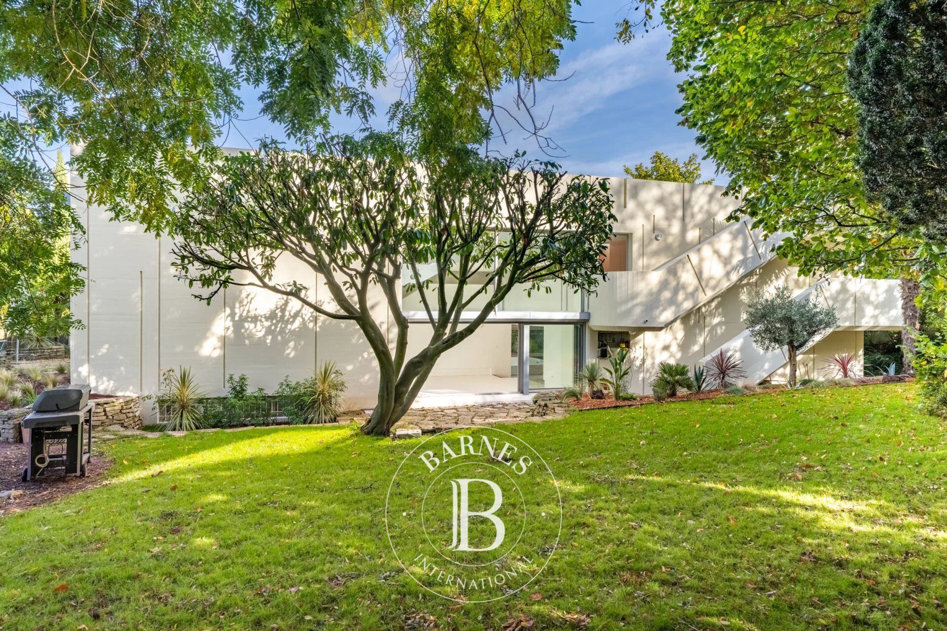 Exclusive listing Bougival edge of Louveciennes - Custom-built House with Rooftop Pool - 10 main rooms - 4 or 5 Bedrooms - picture 1