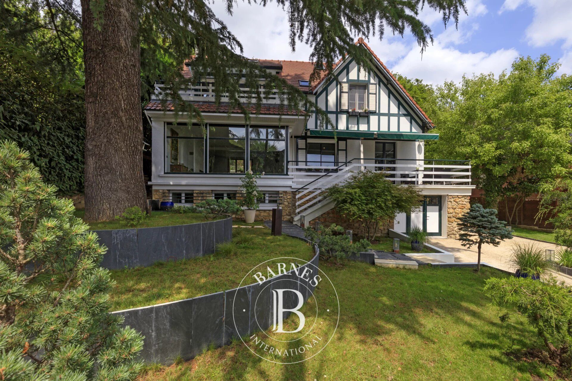 Exclusive listing - 240m² (2,583 sq ft) house - Unobstructed view over the valley - 5,442m² (58,577 sq ft) plot with swimming pool possible - picture 1