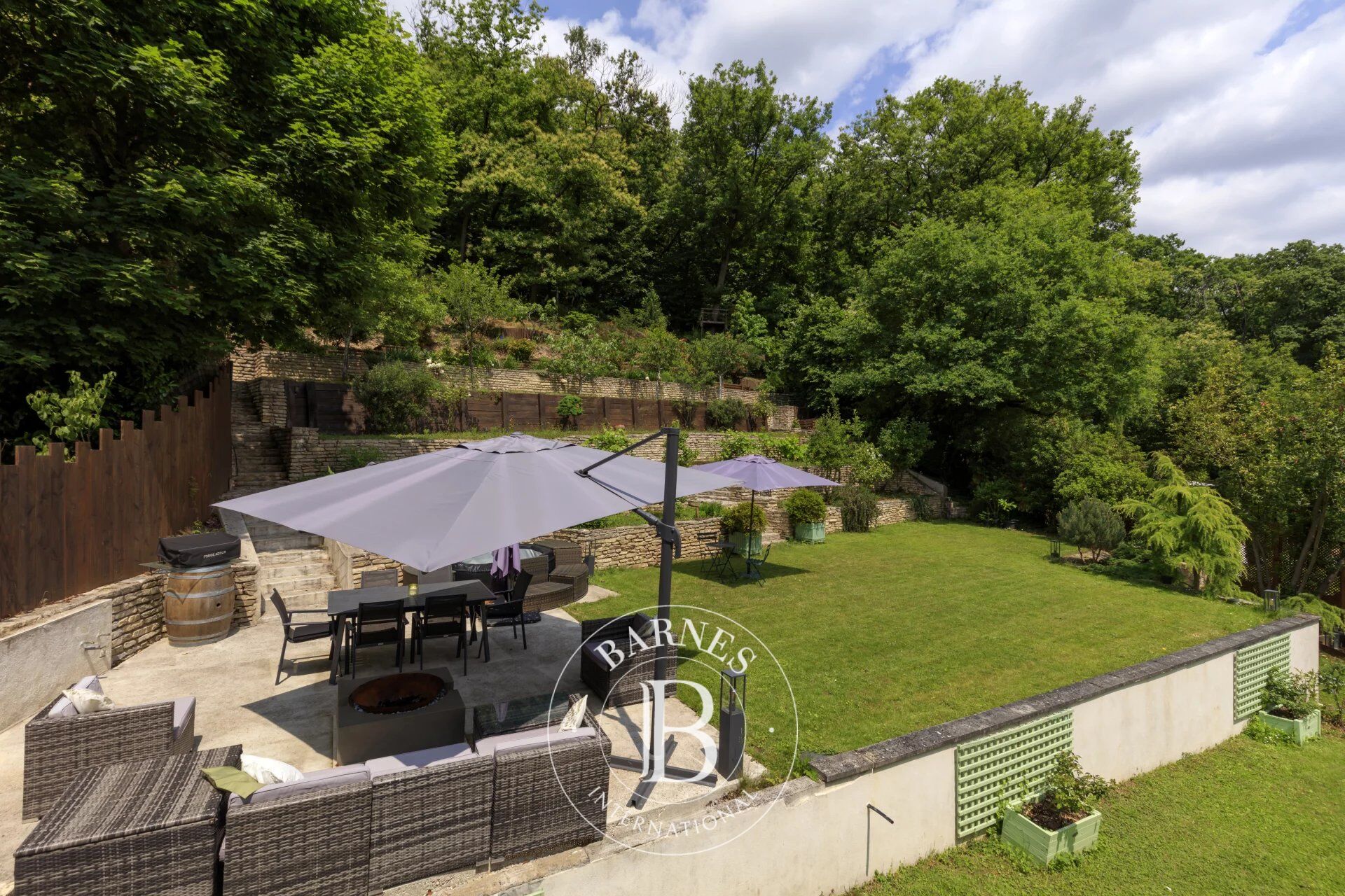 Exclusive listing - 240m² (2,583 sq ft) house - Unobstructed view over the valley - 5,442m² (58,577 sq ft) plot with swimming pool possible - picture 2