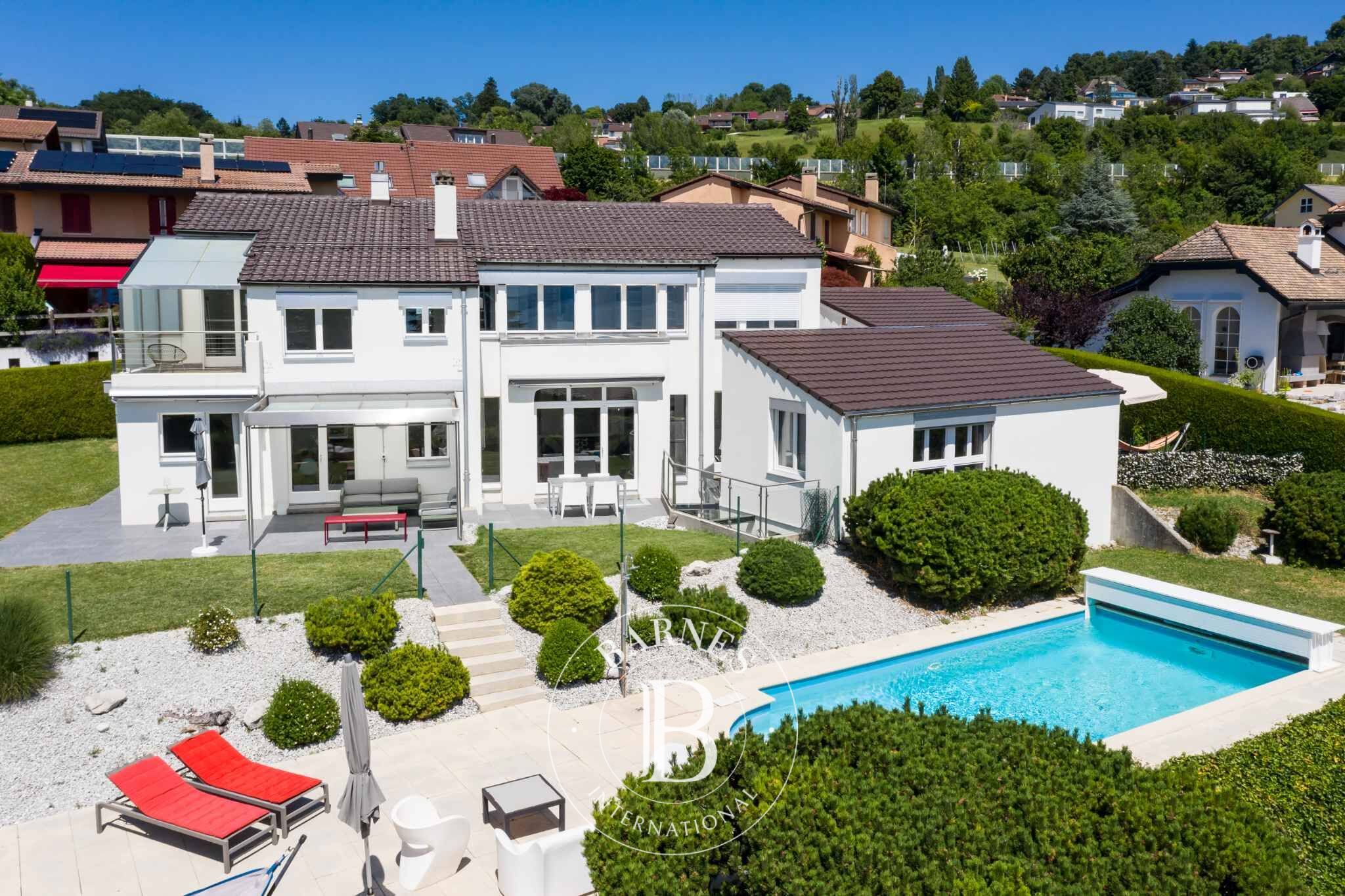 Villa individuelle de 325 m2 avec une belle vue sur le lac et les montagnes - picture 1