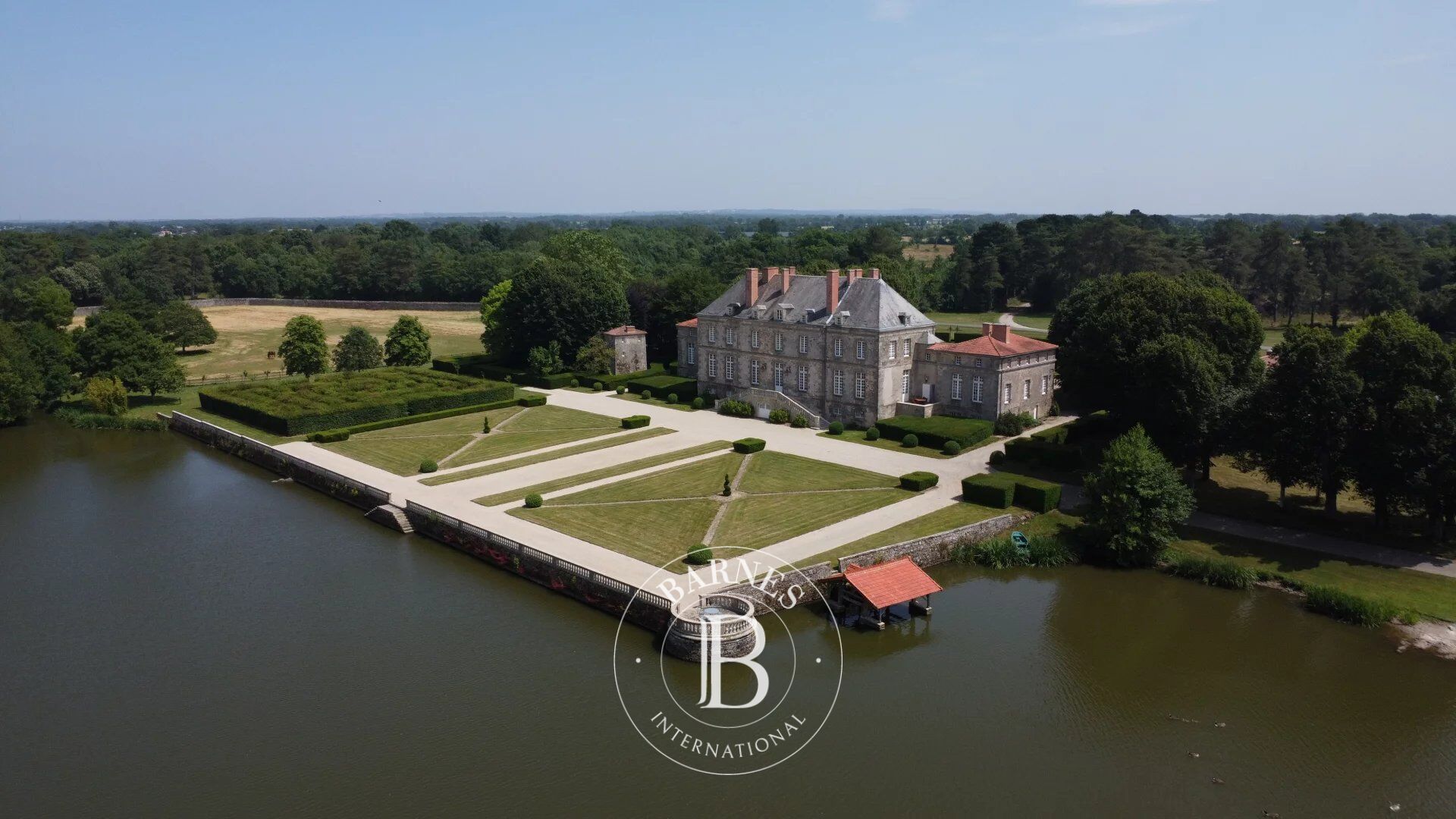 Schloß La Boissière-de-Montaigu - picture 3