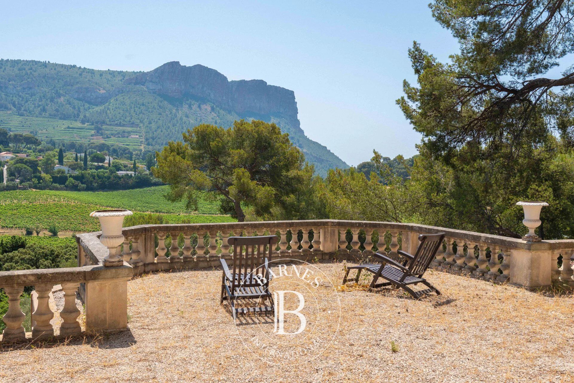 FOR SALE – CASSIS – TOWN CENTRE – BASTIDE TO RENOVATE – EXCEPTIONAL SETTING - picture 2