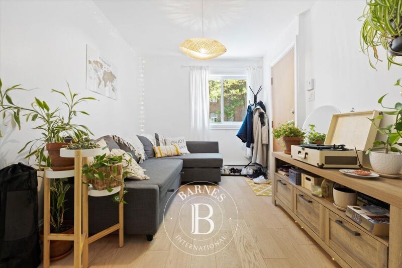 For Sale Apartment | Montréal (Ville-Marie) - picture 2