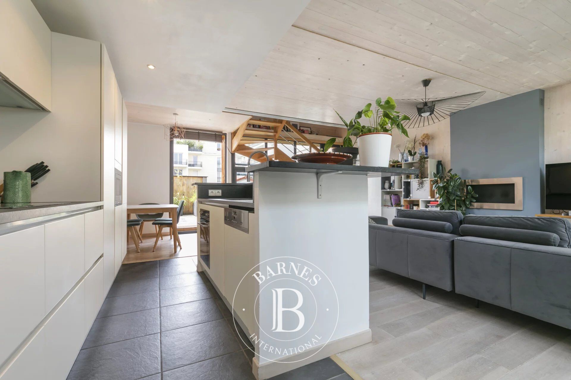 - EXCLUSIVE LISTING - SURESNES - CONTEMPORARY HOUSE WITH TERRACES - picture 2