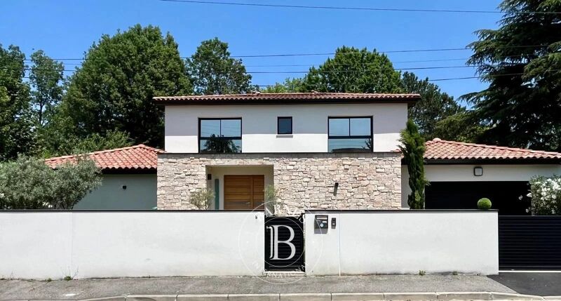 BALMA CENTRE, CONTEMPORARY HOUSE OF 228 SQM WITH SWIMMING POOL