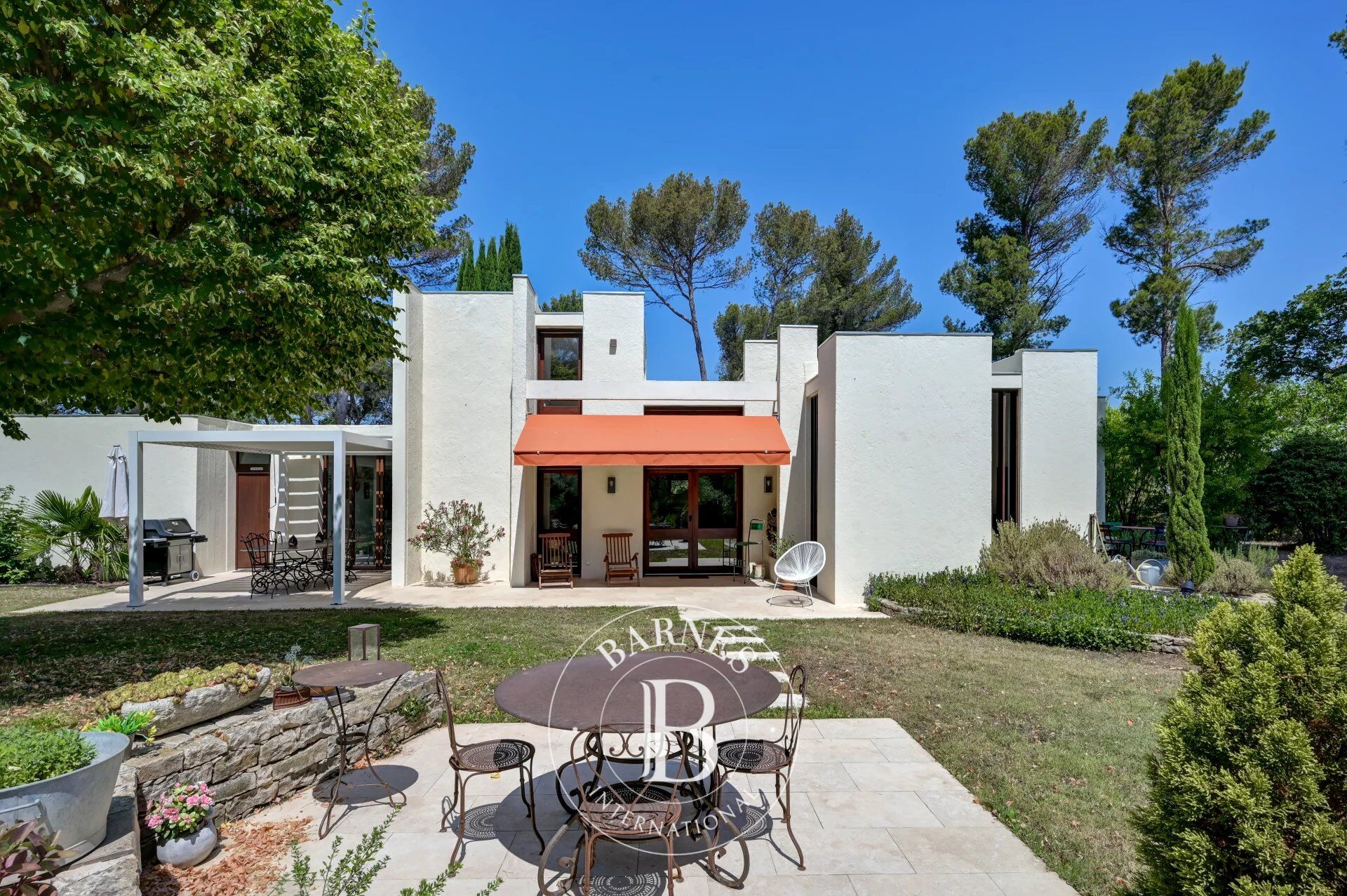 South Aix-en-Provence – Architect-designed villa by Jean-Pierre Frapolli, with Sainte-Victoire view, set in a 1.1-hectare park - picture 1