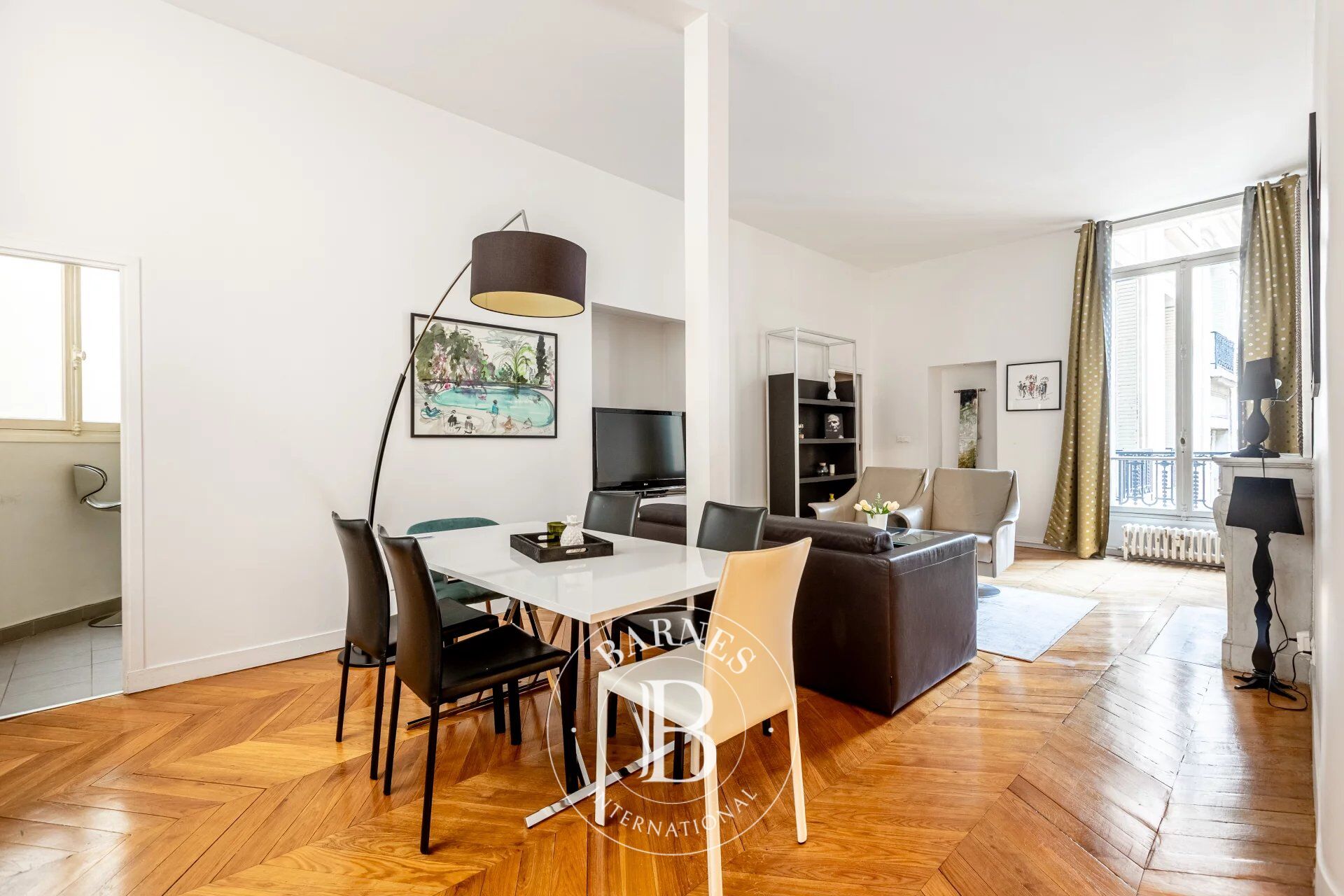 Rue de la Boétie -  2 bedrooms - Upper floor - Upmarket - picture 3