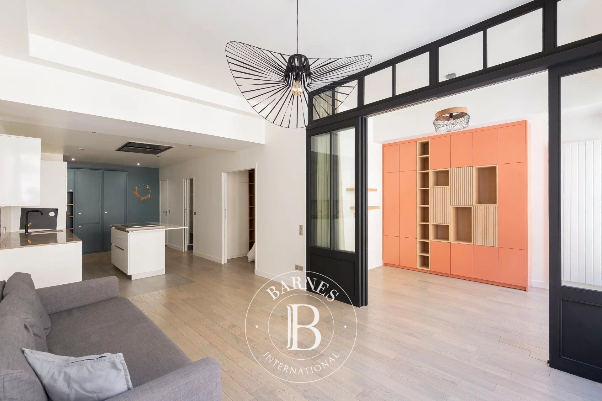 PARIS 18 - ARTIST’S STUDIO LOFT - LIFT - VOLUME - RENOVATED BY AN ARCHITECT - 2 BEDROOMS - picture 3