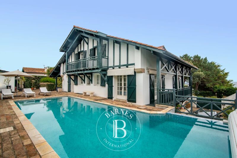 SAN JUAN DE LUZ, SAINTE BARBE, CASA VASCA CON VISTA AL MAR
