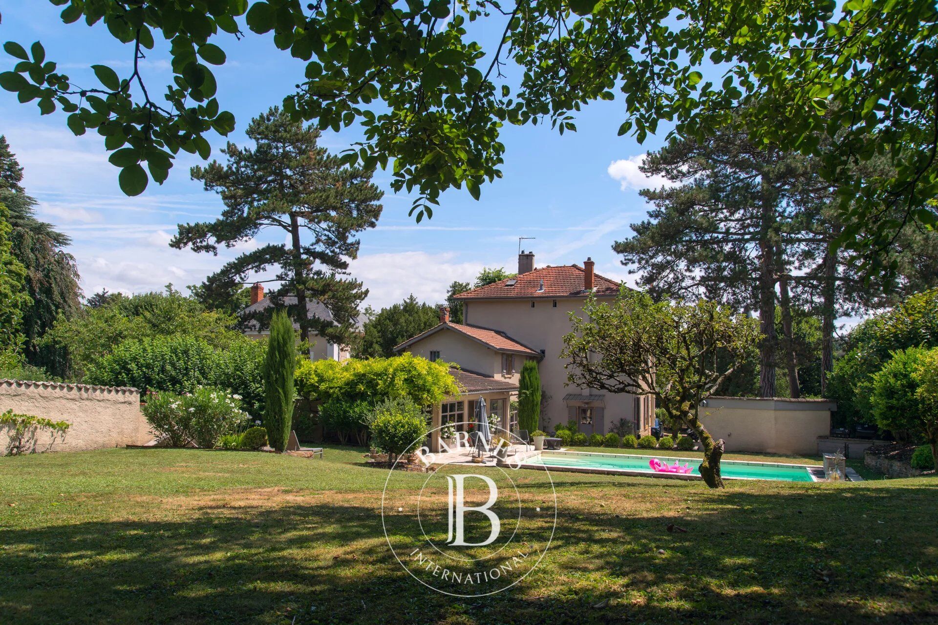 St Cyr-Au-Mont-D'Or - House of approximately 350 sqm - Land of 1811 sqm - 7 Bedrooms - Swimming pool - picture 2