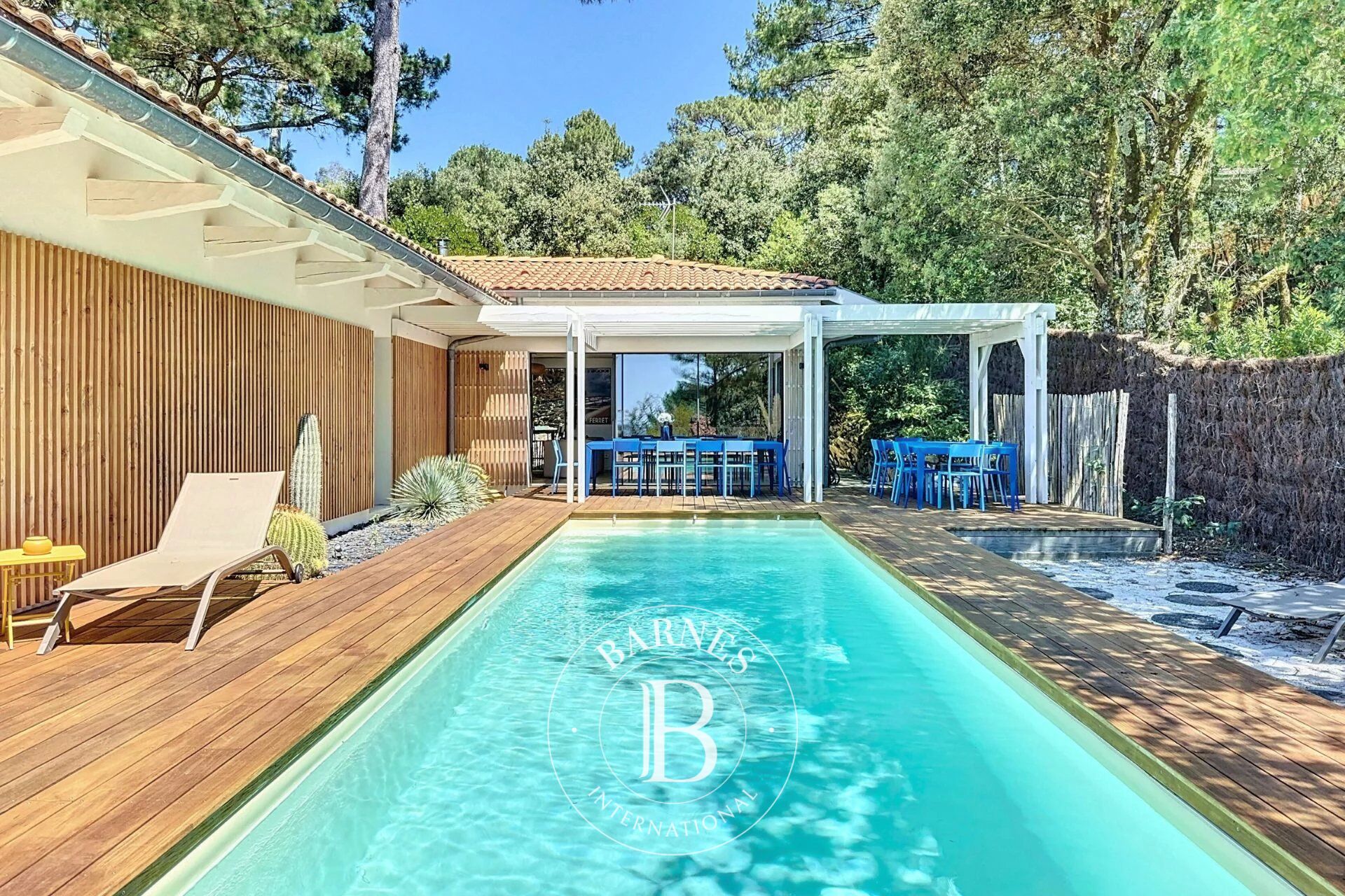 VILLA DE CHARME AVEC VUE SUR LE BASSIN, 5 CHAMBRES, AU PYLA-SUR-MER - picture 1