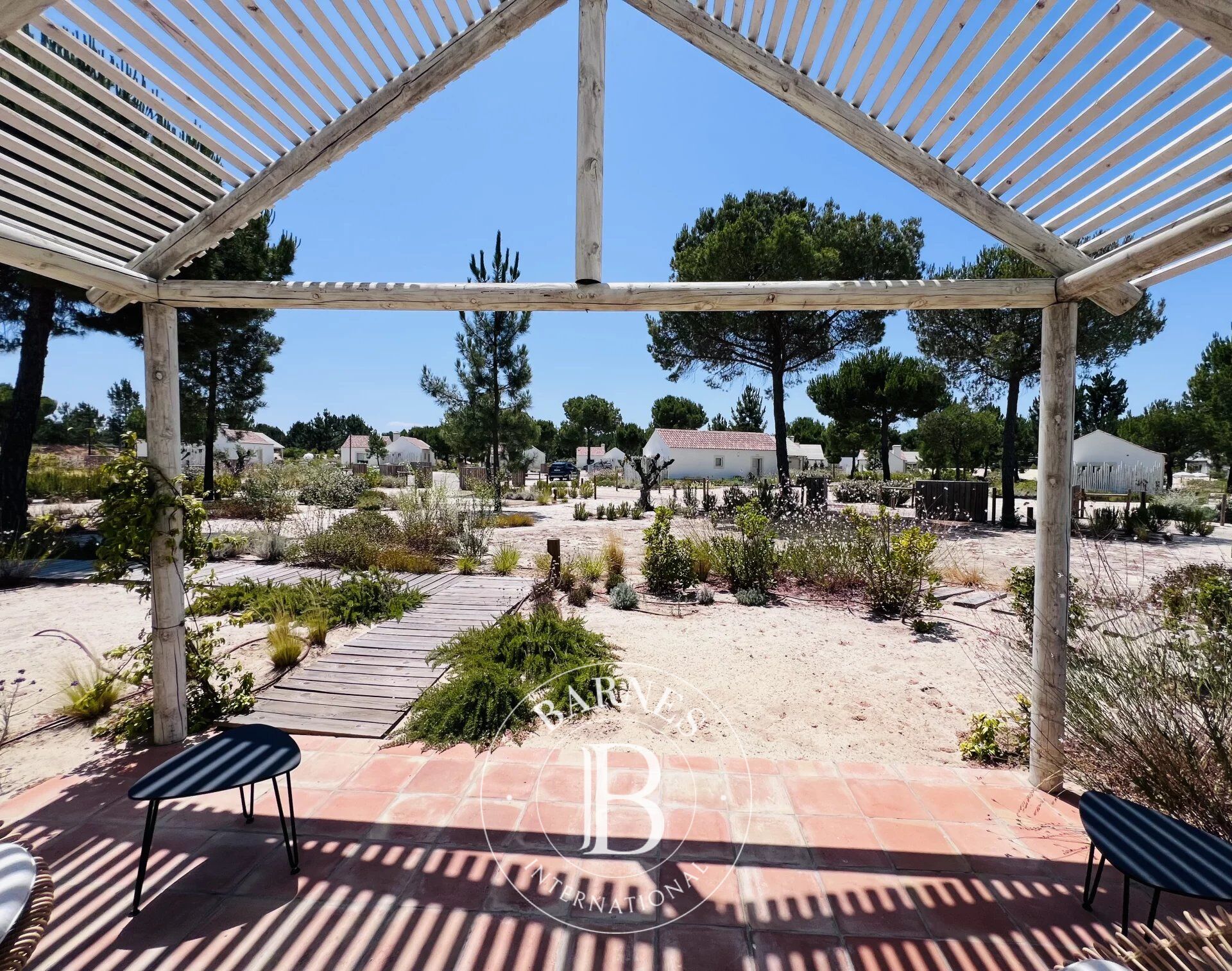 Emplacement, emplacement, emplacement - picture 3