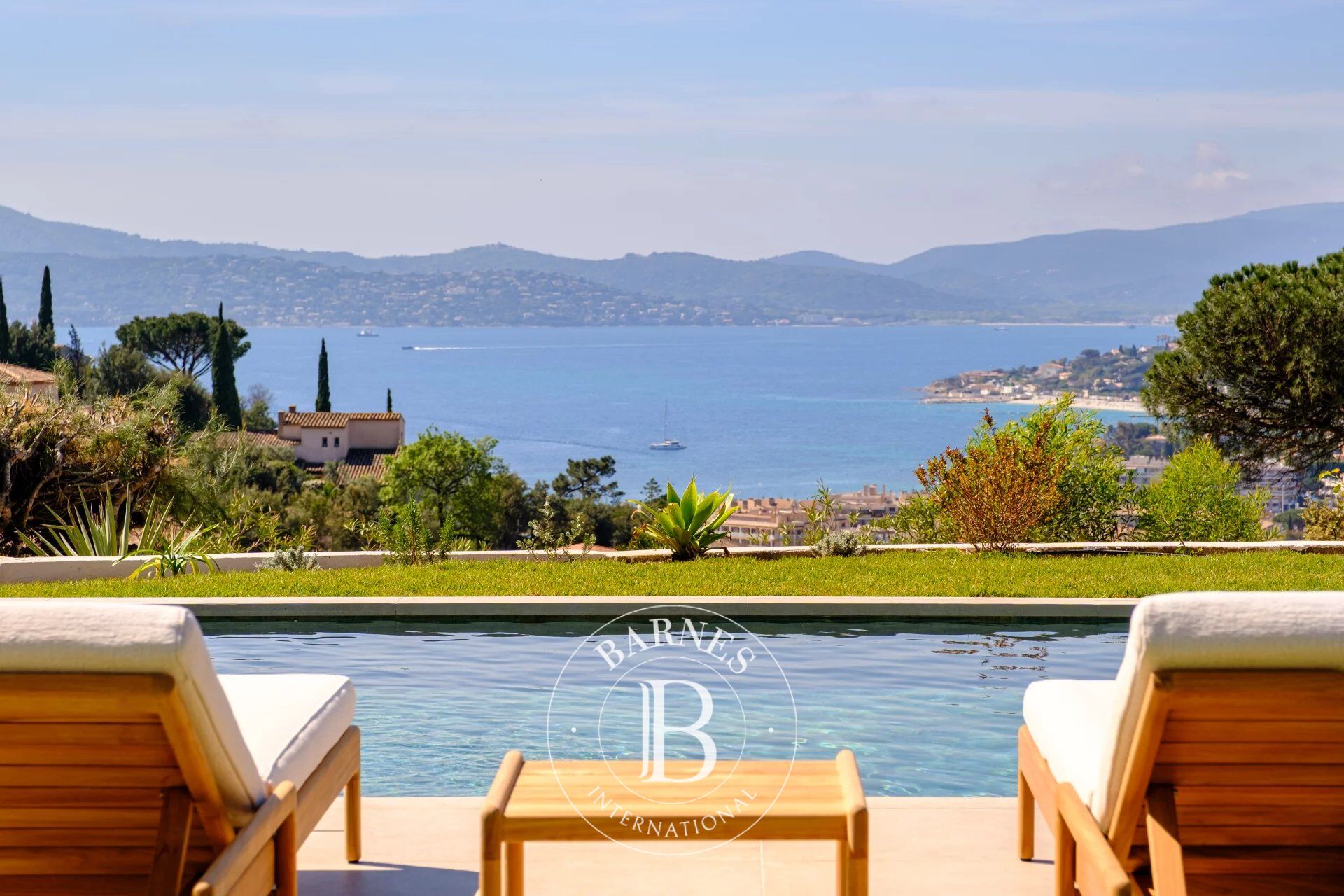 SAINTE-MAXIME  - VILLA WITH SEA VIEW - TOWN CENTER - picture 1