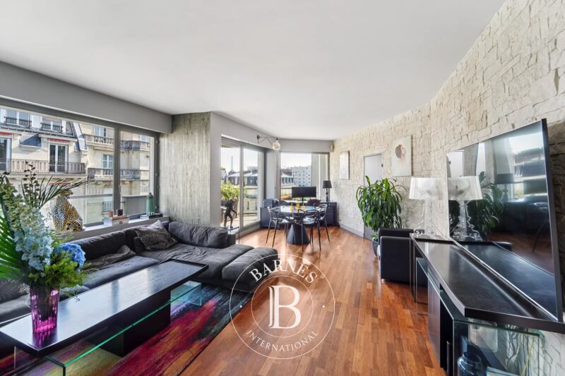 Paris 16 - Auteuil - Balcony - View of the Eiffel Tower