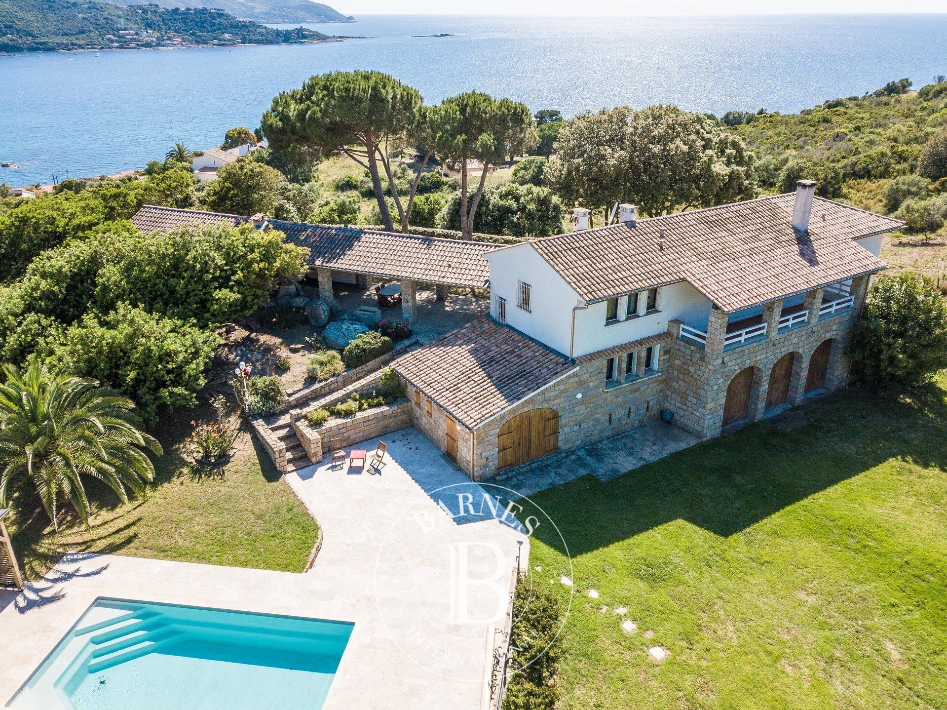 Nord d'Ajaccio, Tiuccia, villa, 5 chambres, piscine, vue mer panoramique, plage à pieds - picture 1