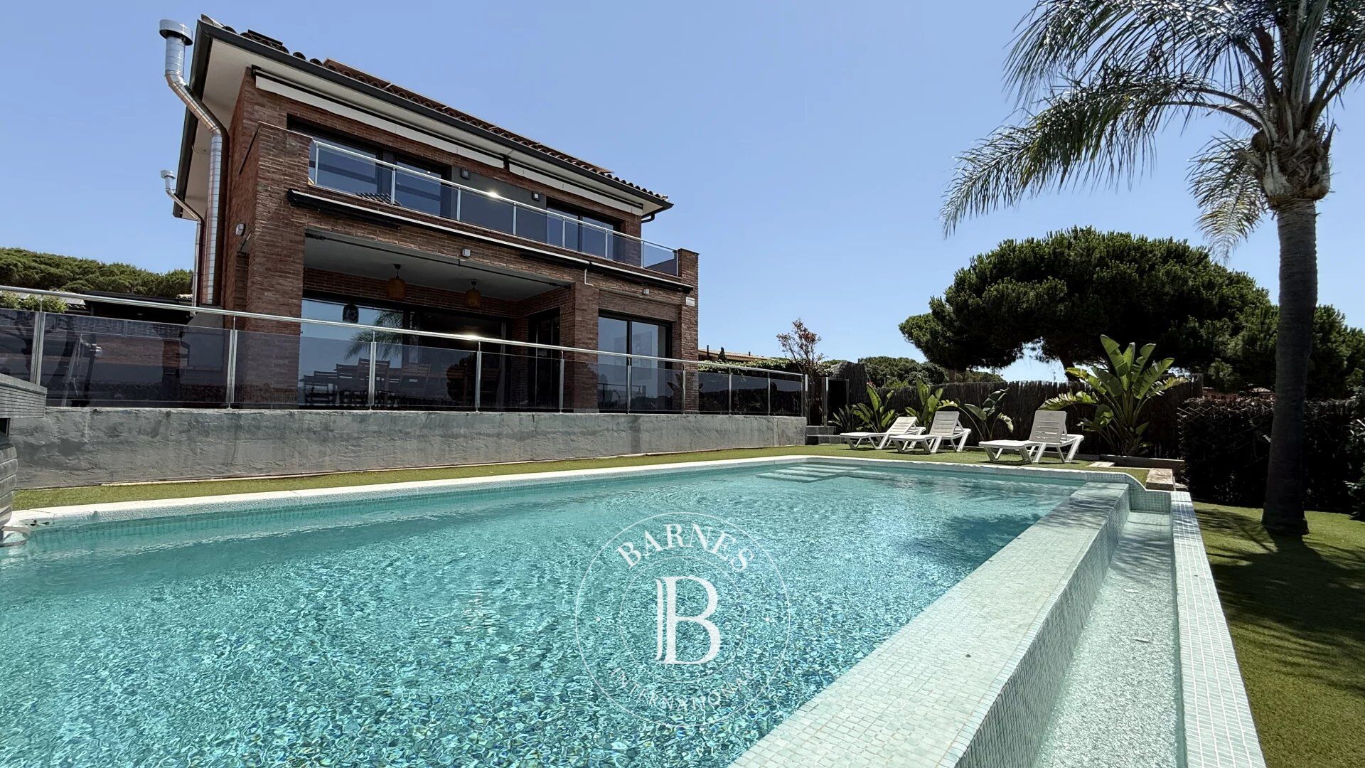 Casa con vistas al mar con piscina climatizada y licencia turística en Caldes D'Estrac, Barcelona. - picture 1